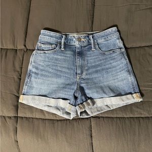 Hollister Curvy High Rise Shorts